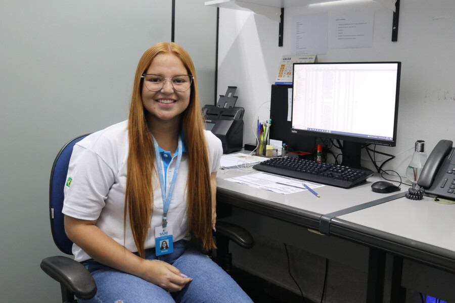 A estudante de Direito, Nicolle Rebechi, primeira estagiaria contratada pela autarquia através da parceria entre setor público e o CIEE