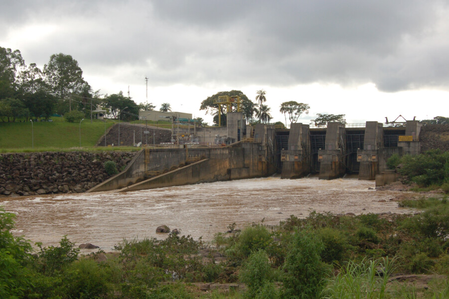 Barragem da AES Tietê - local de captação de água bruta na Cachoeira de Cima